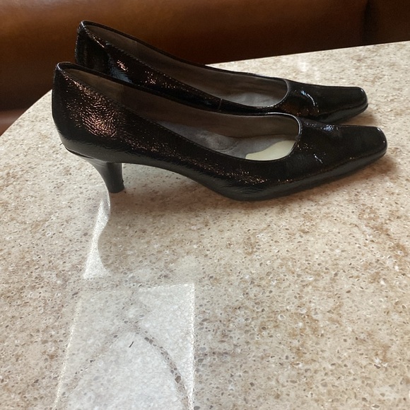 Aerosoles "Envy" Classic Pumps Kitten Black Patent Leather Heels Size 8M - Picture 3 of 7